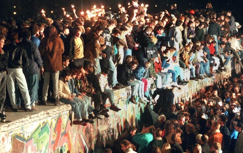 Germania marchează 30 ani de la căderea Zidului Berlinului. Atmosfera sumbră domină ceremoniile din capitala Germaniei