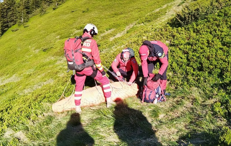 Un ucrainean rătăcit în Munţii Maramureșului, găsit extenuat de salvamontişti după trei zile