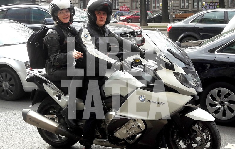 FOTO EXCLUSIV/ Apariție de senzație în centru Capitalei. Octavia Geamănu, călare pe ”herghelia” lui Marian Ionescu