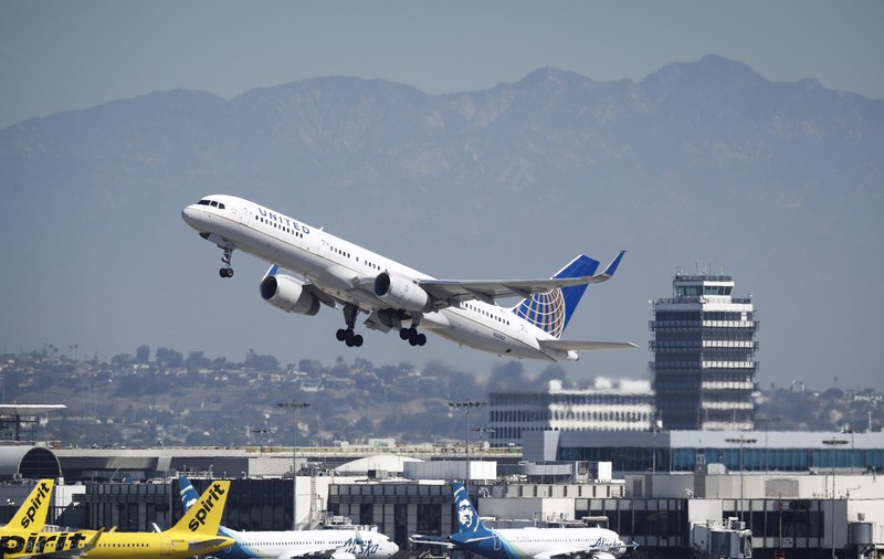 Decizia companiei americane United Airlines, după ce greutatea medie a pasagerilor a crescut