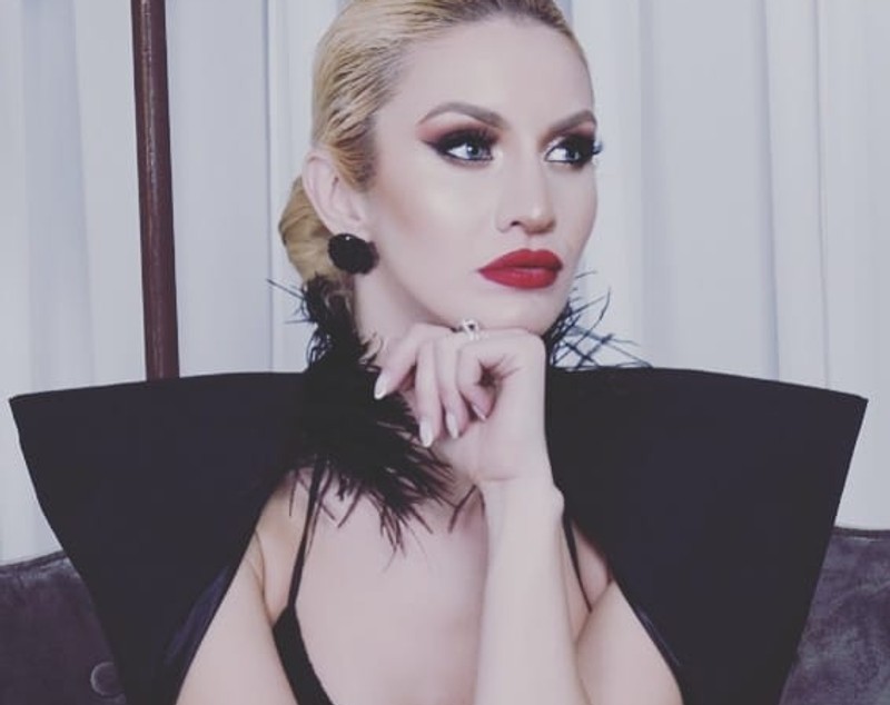 O fostă concurentă de la "Bravo, ai stil", una dintre prezentatoarele de la Eurovision 2019. Toate 'inutele purtate sunt create de Cătălin Botezatu | FOTO