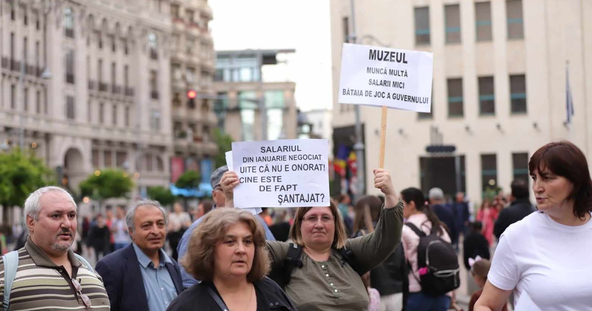 Protest al angajaților din instituțiile culturale, de Noaptea Muzeelor Foto Dumitru Angelescu
