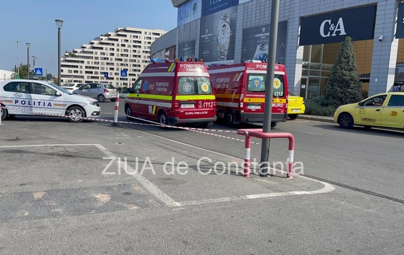 O femeie a fost înjunghiată de soţul ei în parcarea unui mall din Constanţa. Agresorul, căutat de poliție