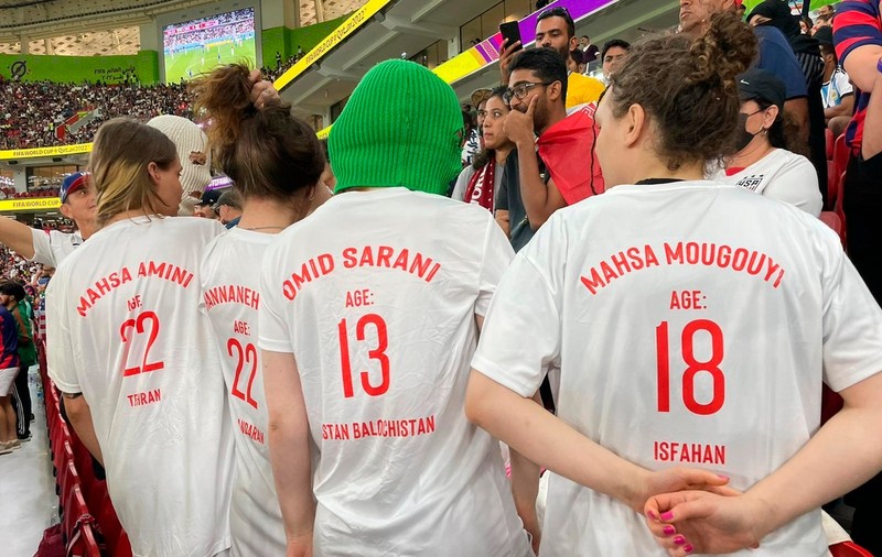 Membrele trupei Pussy Riot au fost reținute la finala Cupei Mondiale de fotbal, cu câteva secunde înainte de a pătrunde pe teren