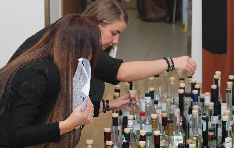 Pălinca românească cucerește Ungaria! Doi prieteni din Sfântu Gheorghe i-au uimit pe toți cei prezenți la concurs cu produsele lor