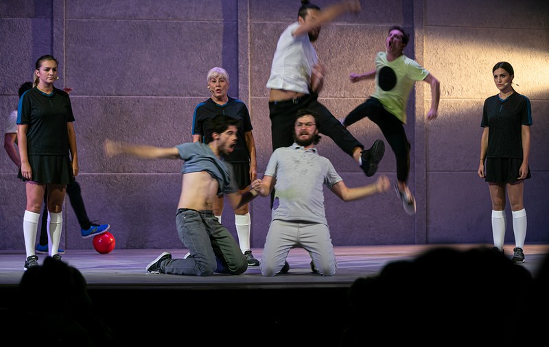 Sărăcia nu e o infracțiune, nu-i condamnați pe săraci! Trei reportaje Libertatea stau la baza unui spectacol de teatru regizat de Gianina Cărbunariu la Piatra Neamț