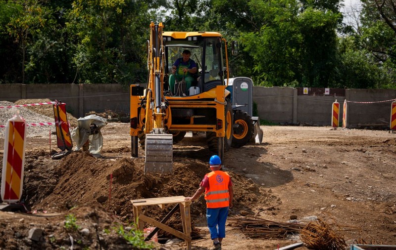 Șantierele din România vor rămâne fără muncitori calificați din cauza măsurilor de austeritate ale Guvernului Bolojan, spun constructorii