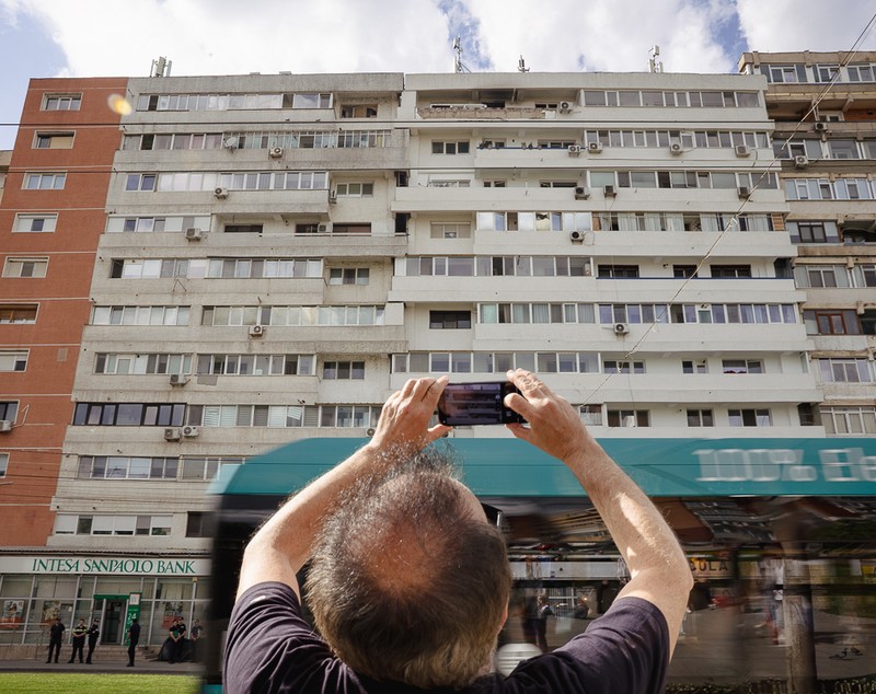 Familia din Galați rămasă pe drumuri după explozia dronei rusești primește 5.200 de euro de la Guvern. Ajutorul de la Primărie, în stadiul de promisiune. Aleșii locali se pregătesc să aloce bani pentru sport și biserici
