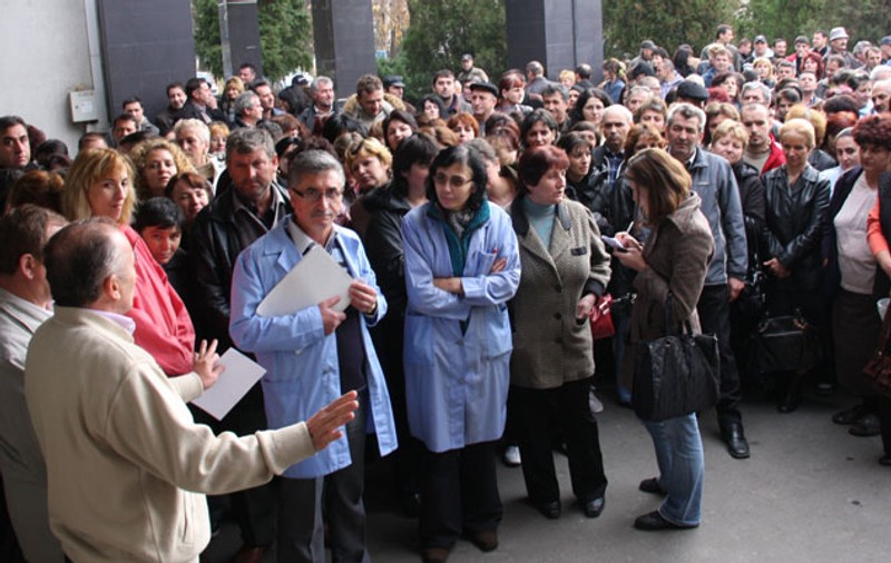 Angajaţii de la Ana Imep Piteşti s-au revoltat împotriva lui Copos