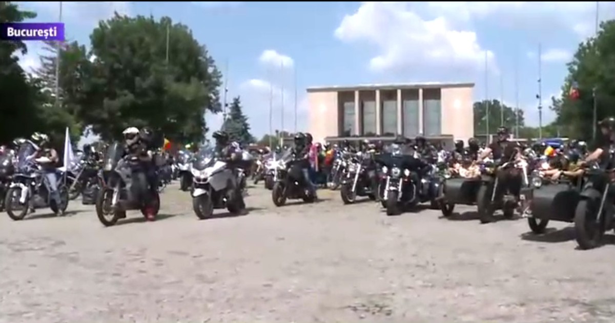 Parada motocicliștilor și bicicliștilor în București
