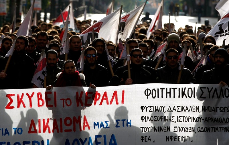 Grevă generală de 24 de ore în Grecia. Peste 7.000 de oameni au protestat pe străzi împotriva noilor măsuri de austeritate