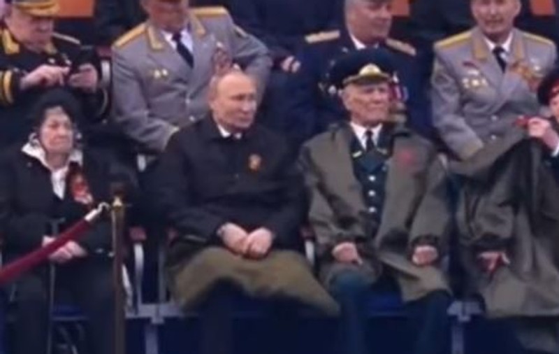 Momentul viral de la Parada Victoriei cu Vladimir Putin. Ce gest a făcut