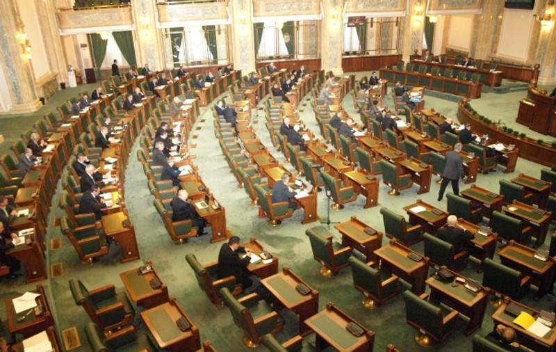 Indemnizația pentru creșterea copilului, plafonată la 8.500 lei lunar