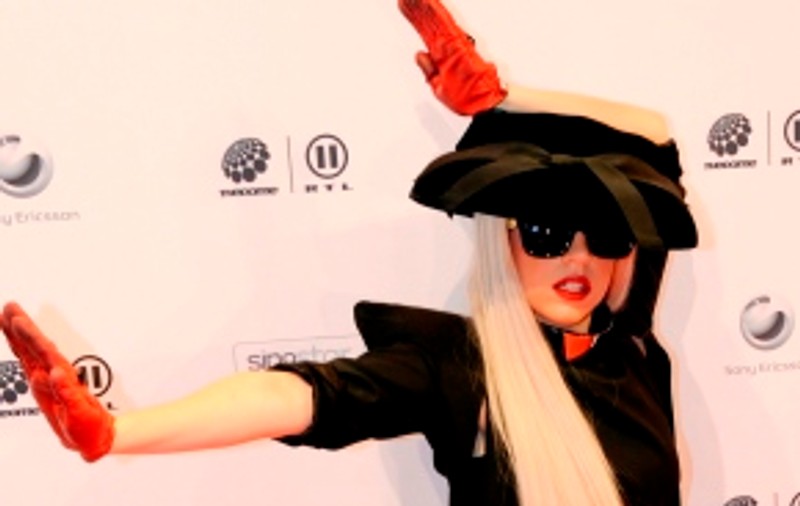Lady GaGa foloseşte tehnici speciale pentru a părea mai înaltă!
