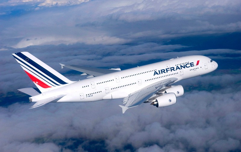 Franţa va introduce o ecotaxă pe biletele de avion