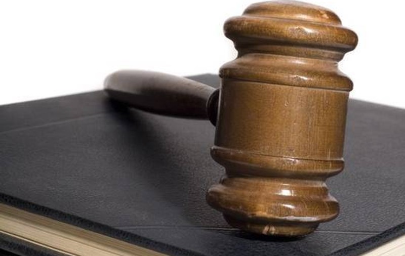 Un subofiţer de la Secţia 20, la judecată după ce a luat 1.200 de euro pentru a schimba soarta unui dosar penal