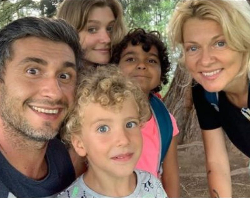 Temerile pe care Dragoș Bucur le-a avut când a adoptat-o pe Roxana India: „Nu îi cunosc părinţii, nu ştiu cine sunt”