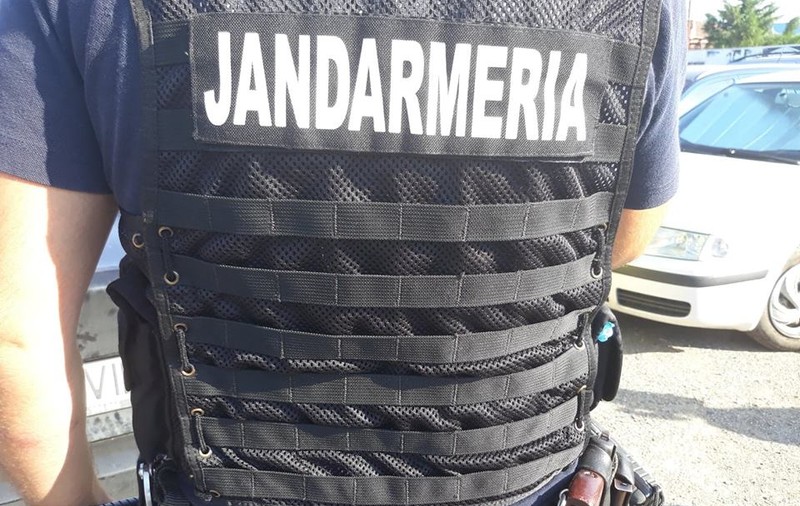 VIDEO | Un jandarm a lovit un elev într-un liceu din Giurgiu, unde avea loc examenul de Bacalaureat!