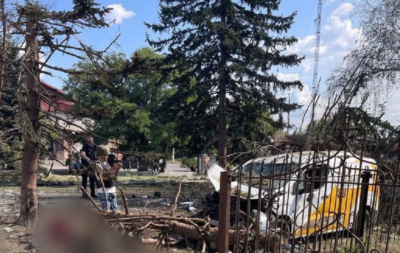 21 de oameni veniți să-și ia pensia de la mașina poștei, în centrul satului, uciși de ruși cu o bombă ghidată, în estul Ucrainei