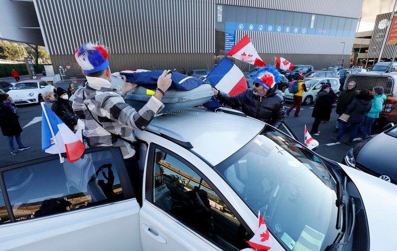 „Convoiul libertății” se îndreaptă spre Paris, în ciuda interdicției impuse de autorități