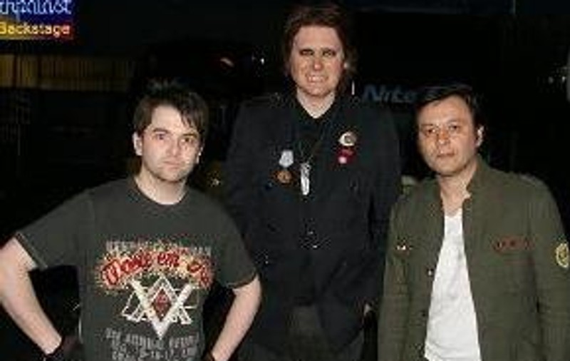 Manic Street Preachers folosesc versurile colegului dispărut