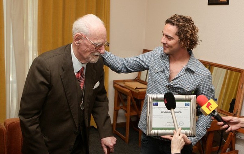 David Bisbal s-a alăturat campaniei antidrog  înainte de concertul de la Bucureşti | FOTO