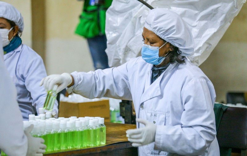 Cercetătorii încearcă să afle dacă plasma sangvină este eficientă în tratamentul împotriva COVID-19