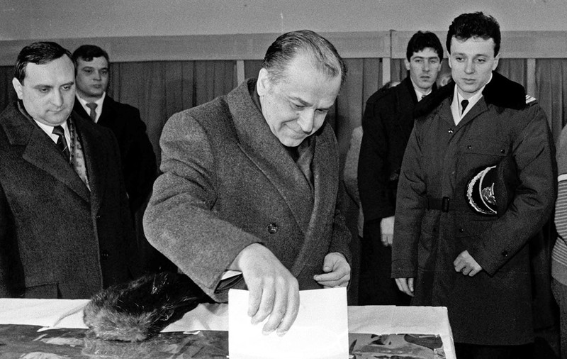 Care a fost cea mai mare prezenţă la vot, la alegerile prezidenţiale. Ion Iliescu, singurul preşedinte ales din primul tur, în "Duminica Orbului"