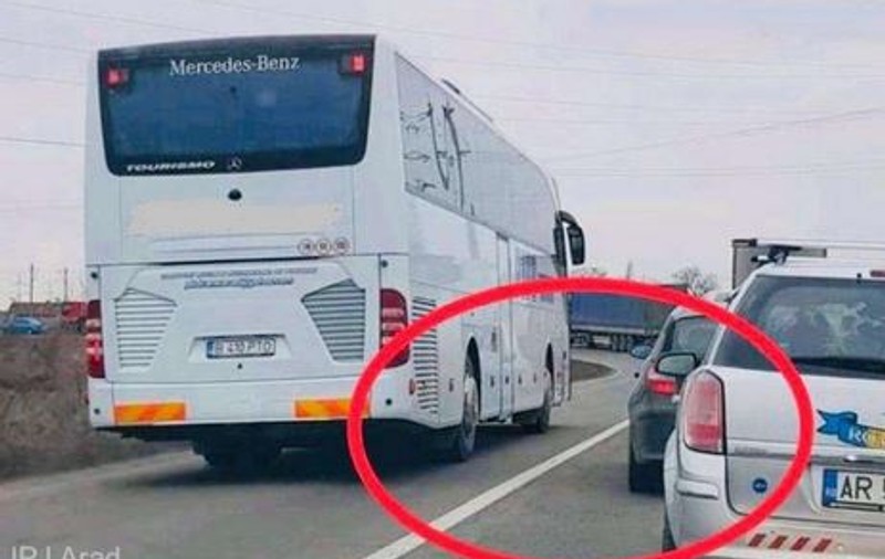 Șoferul unui autocar din București a rămas fără permis la Arad. O fotografie a arătat greșeala făcută în trafic