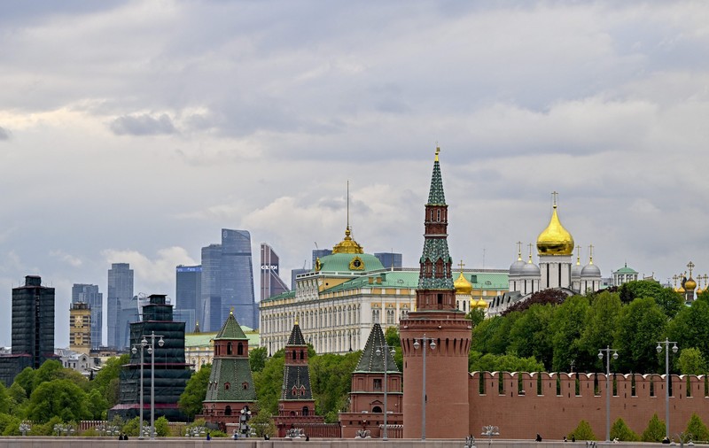 Înalții oficiali ruși de la Kremlin și guvernatorii nu au voie să demisioneze, scrie o publicație rusă independentă. Cum sunt intimidați cei care vor să plece