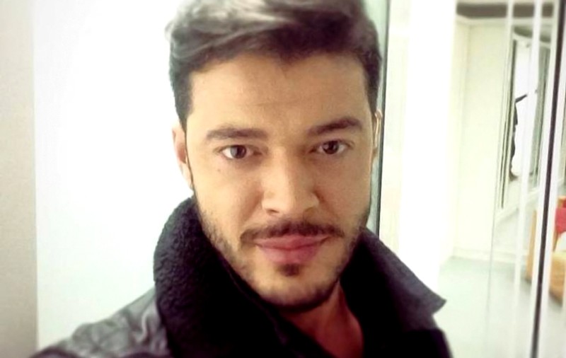 CINE îi UMBLĂ PRIN PĂR lui VICTOR SLAV! E o blondă!
