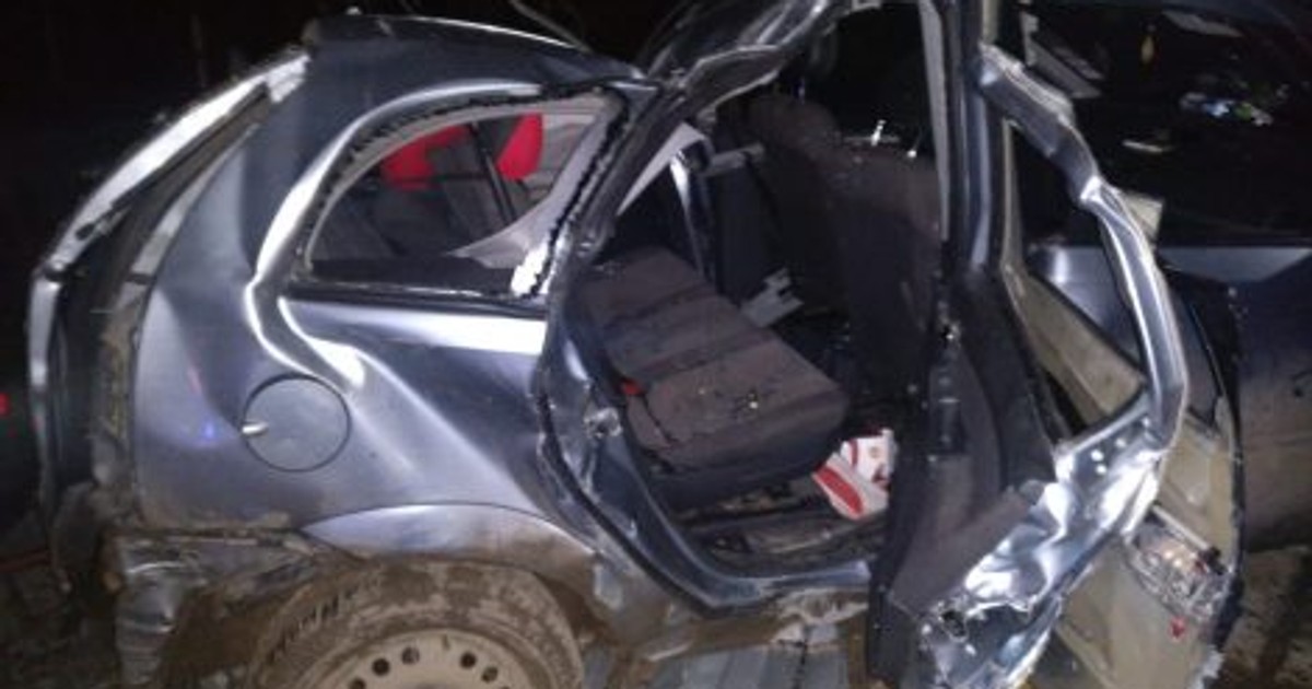 O șoferiță beată a intrat cu mașina printr-un gard și a lovit un alt vehicul. Accidentul s-a soldat cu patru victime
