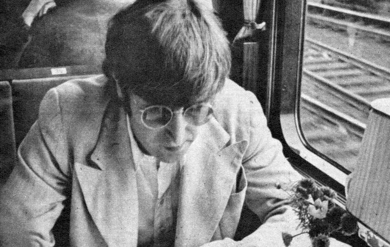 Un bilet scris de John Lennon, scos la licitaţie pentru 154.000 $