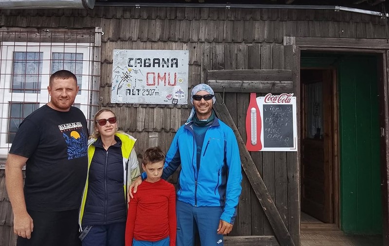S-a redeschis Cabana Omu. Noul administrator a lăsat iahturile din Saint-Tropez pentru ciorba de fasole cu ciolan de pe cel mai înalt vârf din Bucegi