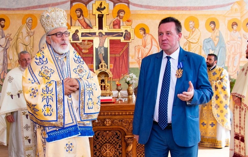 La Universitatea Piteşti a fost inaugurat un paraclis ortodox prezentat ca „laborator“. „Știința vine să se întâlnească cu credința noastră creștină”