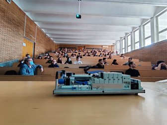 Laborator: Sursa foto: Facebook Facultatea de Inginerie Mecanică și Mecatronică