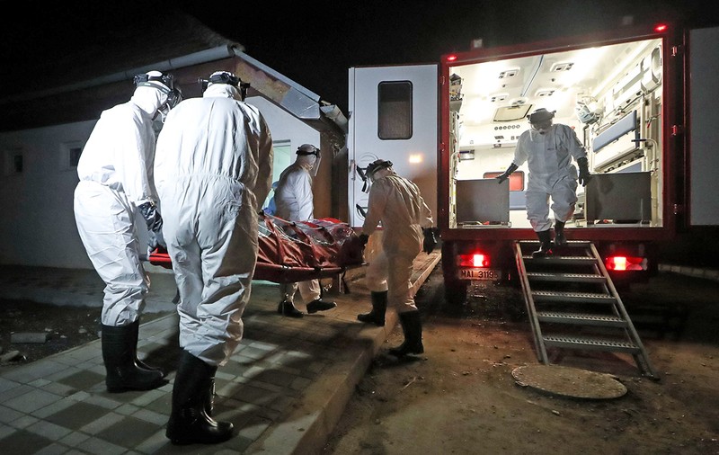 Cazul pacientei ţinute în salon şase ore cu un cadavru. Procurorii fac cercetări pentru abuz în serviciu