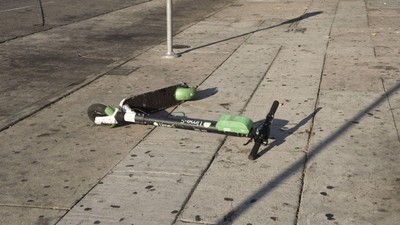 trotineta electrica lime, pe sosea