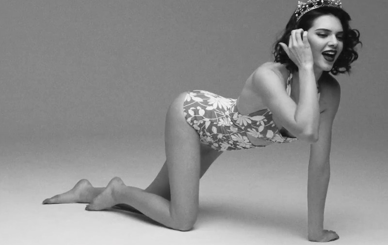 Kendall Jenner, pe urmele lui Marilyn Monroe într-un pictorial incendiar