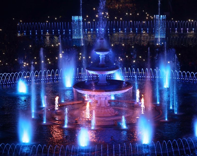Primăria Capitalei reia show-ul "Simfonia apei" de la fântânile din Piaţa Unirii, în două seri