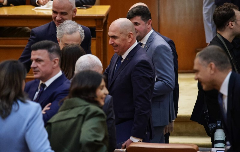 Scenarii după căderea Guvernului Bolojan: tehnocrați, majoritate PSD-PNL sau ruptură în PNL