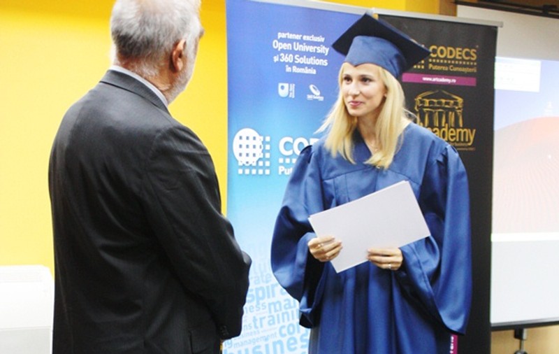 Dana Rogoz, în culmea fericirii! A absolvit cursurile Artcademy, prima școala de fashion business din România! | FOTO