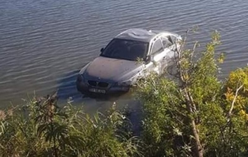 O tânără gravidă a ajuns cu mașina în apele unui iaz!