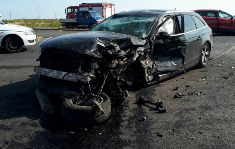 Femeie gravidă și doi copii, răniți într-un accident în Caracal. Alte patru persoane au ajuns la spital