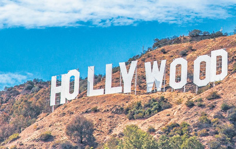 Sfidare în iarbă | Californienii nu mai fac duș ca să economisească apa, dar starurile de la Hollywood își udă nestingherite peluzele