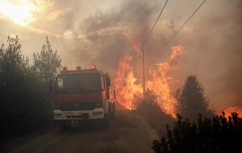UPDATE / Peste 70 de morți în urma incendiilor din Grecia. Bilanțul ar putea să mai crească