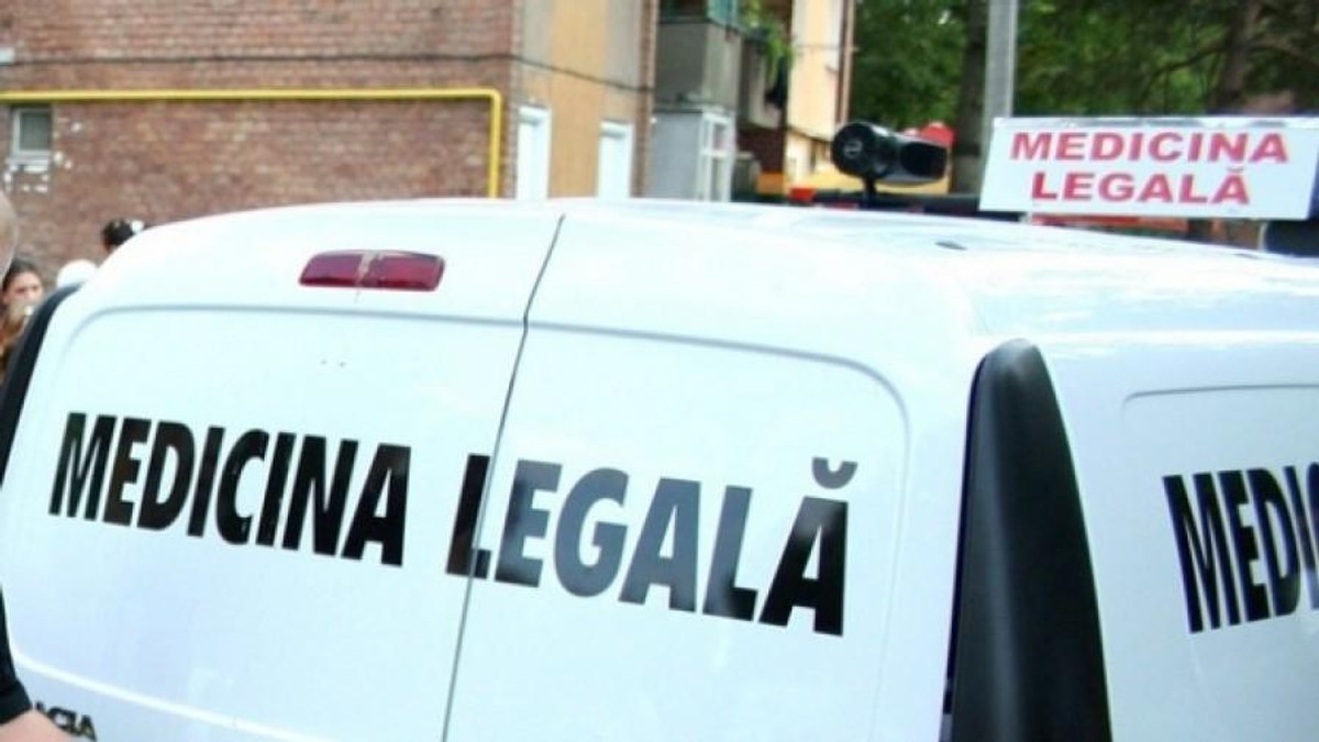 Descoperire macabră pe un deal din Iași. O femeie dezbrăcată a fost găsită moartă