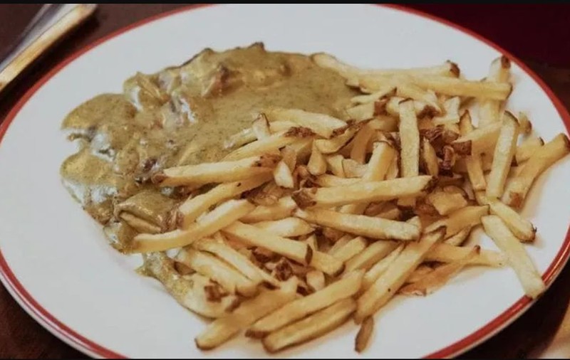 Restaurantul care servește un singur fel de mâncare și nu acceptă rezervări face oamenii să stea la coadă cu orele, în Italia