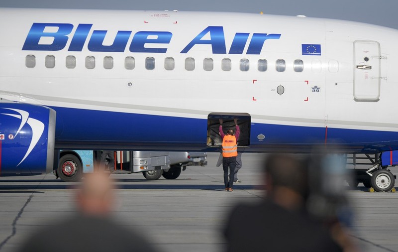 Adrian Câciu: Urmează o întâlnire cu Blue Air, pentru a se stabili dacă mai poate continua