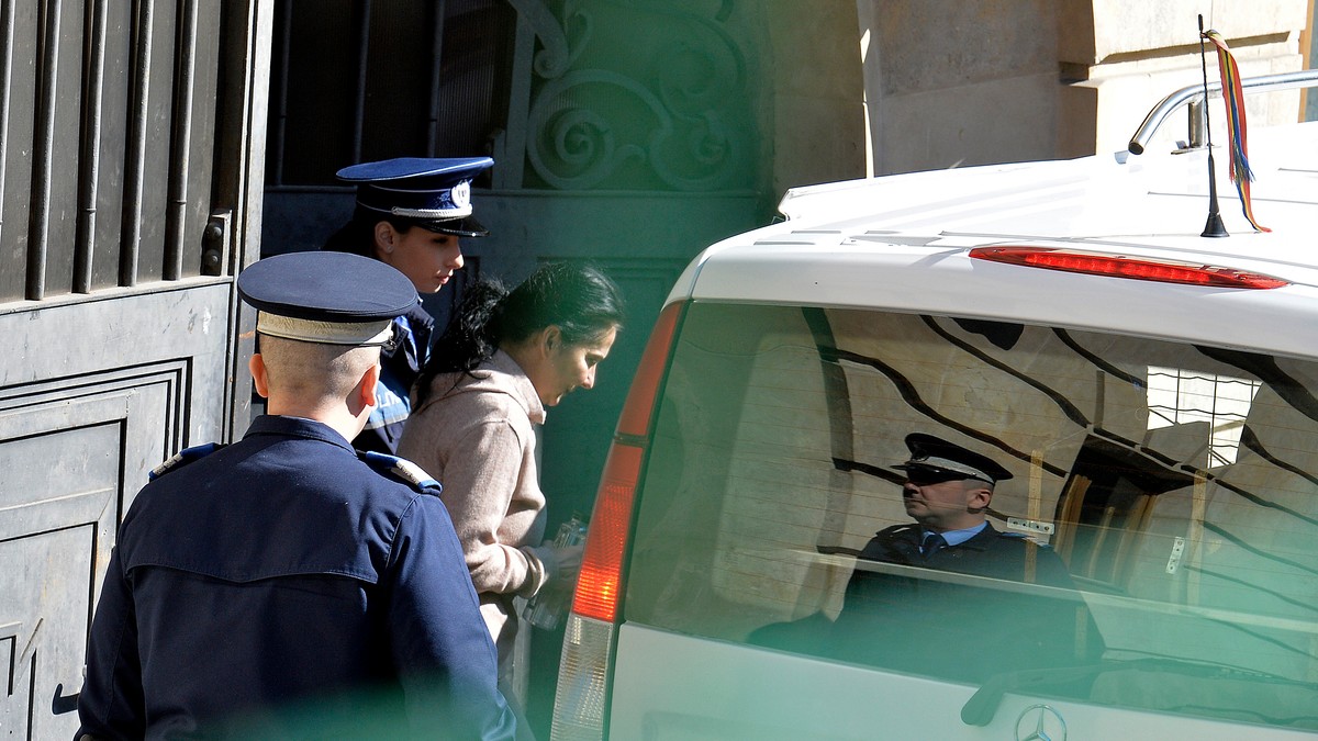 Sorina Pintea, fost ministru al Sanatatii, paraseste sediul Curtii de Apel Bucuresti